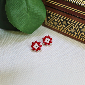 Cercei tinta Mugur - Rosu/Alb, Bijuterii, Cercei, Cercei din margele, Confectionarea bijuteriilor, Cusatura, ARTYNOS