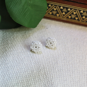 Cercei tinta Mugur - Alb, Bijuterii, Cercei, Cercei din margele, Confectionarea bijuteriilor, Cusatura, ARTYNOS