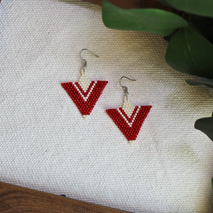 Cercei Arrow - Rosu, Bijuterii, Cercei, Cercei din margele, Confectionarea bijuteriilor, Cusatura, ARTYNOS