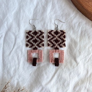 Cercei Cubika - Visiniu/Roz, Bijuterii, Cercei, Cercei din margele, Confectionarea bijuteriilor, Cusatura, ARTYNOS