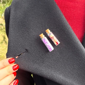 Flori de purtat - sticlute cu flori naturale - bijuterii - broșe - Artynos.ro