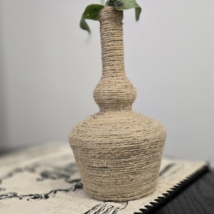 Vază decorativă handmade din sticlă îmbrăcată în sfoară de iută Stil Rustic - casă & stil de viață - decorațiuni de casă - accesorii florale - vaze - Artynos.ro