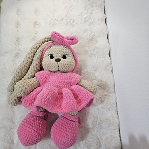 Pluș Iepuraș Croșetat - jucării și echipamente pentru copii - plușuri - iepure de pluș - Artynos.ro