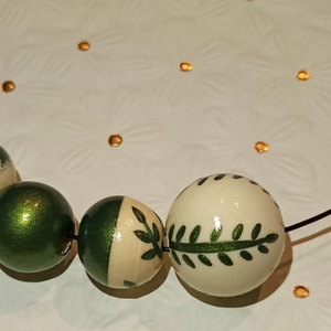 Colier handmade cu verde metalizat - bijuterii - coliere - coliere din mărgele - Artynos.ro