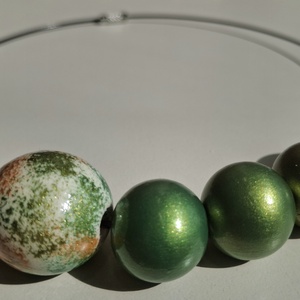 Colier handmade metalizat verde cu auriu, Bijuterii, Coliere, Coliere din margele, Pictura, ARTYNOS
