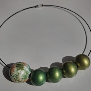Colier handmade metalizat verde cu auriu - bijuterii - coliere - coliere din mărgele - Artynos.ro