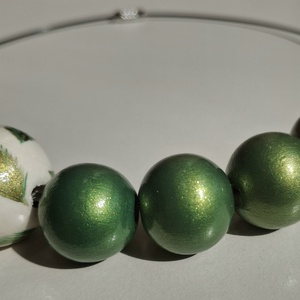 Colier handmade verde metalizat cu auriu - bijuterii - coliere - coliere din mărgele - Artynos.ro