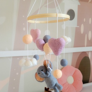 Carusel patut handmade din lana - jucării și echipamente pentru copii - jucării bebeluși - carusel muzical - Artynos.ro