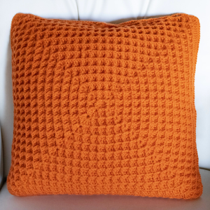 Fata de perna crosetata cu doua fete de 40x40cm.Una dintre fete este din fir acrilic multicolor, iar cealalta monocroma. - casă & stil de viață - textile de casă - perne - Artynos.ro