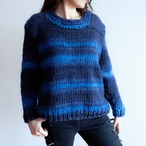 M - Pulover tricotat manual din lana virgina merinos, fir multicolor bleumarin si albastru, Îmbrăcăminte și modă, Haine damă, Tricou și top de damă, Altele, ARTYNOS