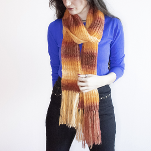 Fular lung tricotat manual din fir de mohair si acrilic multicolor cu ciucuri - Artynos.ro