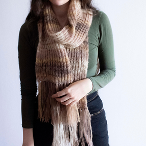 Fular lung tricotat manual din fir de mohair si acrilic multicolor cu ciucuri - Artynos.ro
