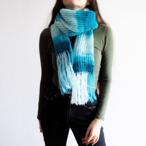 Fular lung tricotat manual din fir de mohair si acrilic multicolor cu ciucuri - îmbrăcăminte și modă - eșarfe, pălării, fularuri - eșarfe - Artynos.ro
