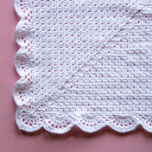 70x70cm - Patura pentru bebelusi alba crosetata din fir acrilic hipoalergenic si anti-scamosare - Artynos.ro