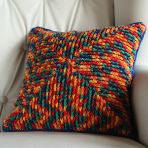 Fata de perna crosetata cu doua fete de 40x40cm.Una dintre fete este din fir acrilic multicolor - casă & stil de viață - textile de casă - perne - Artynos.ro