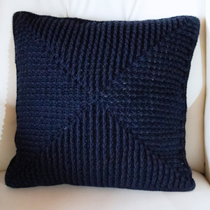 Fata de perna crosetata cu doua fete de 40x40cm.Una dintre fete este din fir acrilic multicolor - casă & stil de viață - textile de casă - perne - Artynos.ro