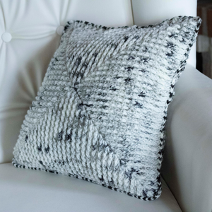 Fata de perna crosetata cu doua fete de 40x40cm.Ambele fete sunt din fir acrilic multicolor. - casă & stil de viață - textile de casă - perne - Artynos.ro