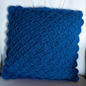 Fata de perna crosetata cu doua fete de 40x40cm.Una dintre fete este din fir acrilic multicolor, iar cealalta monocroma. - casă & stil de viață - textile de casă - perne - Artynos.ro