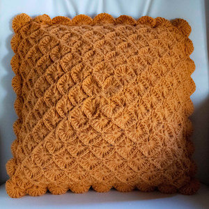 Fata de perna crosetata cu doua fete de 40x40cm.Una dintre fete este din fir acrilic multicolor, iar cealalta monocroma. - casă & stil de viață - textile de casă - perne - Artynos.ro