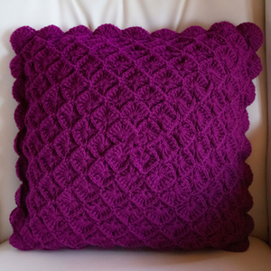 Fata de perna crosetata cu doua fete de 40x40cm.Una dintre fete este din fir acrilic multicolor, iar cealalta monocroma. - casă & stil de viață - textile de casă - perne - Artynos.ro