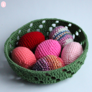 Set cos crosetat + oua mici handamde. Decoratiune de masa pentru Paste - Artynos.ro