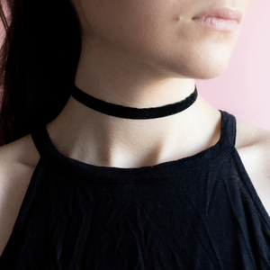 Coliere tip choker handmade din banda de catifea sau banda cu sclipici cu inchizatoare ajustabila - Artynos.ro