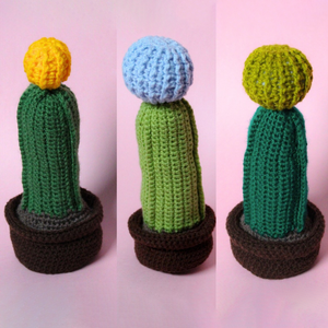 Cactusi decorativi crosetati disponibili in 3 variante de culori - Artynos.ro