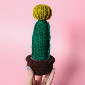 Cactusi decorativi crosetati disponibili in 3 variante de culori - jucării și echipamente pentru copii - plușuri - legume, fructe de pluș - Artynos.ro