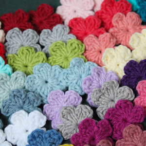 12 variante, set 2 - Flori crosetate din fir 100% bumbac pentru aplicat pe textile sau inclus in proiecte personale. - accessorii și unelte - accesorii decorative - alte accesorii - Artynos.ro