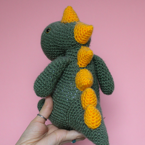 Jucarie customizabila - Dinozaur crosetat  - jucării și echipamente pentru copii - plușuri - figurine de pluș - Artynos.ro
