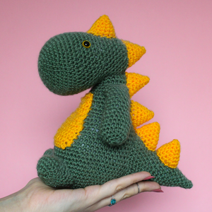 Jucarie customizabila - Dinozaur crosetat  - jucării și echipamente pentru copii - plușuri - figurine de pluș - Artynos.ro