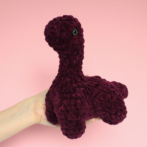 Jucarie din fir plusat - Dinozaur Brachiosaurus crosetat - jucării și echipamente pentru copii - plușuri - figurine de pluș - Artynos.ro