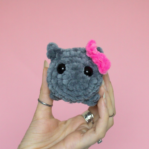 Jucarie din fir plusat - Sad hamster meme, Jucării și echipamente pentru copii, Plușuri, Figurine de pluș, Împletitură, Produs crosetat realizat pe comanda. Poate fi disponibil si in alte culori. Pentru a discuta optiun..., ARTYNOS