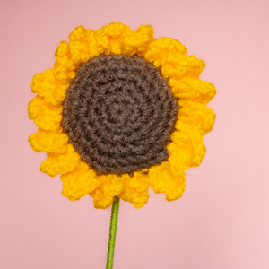 Floarea soarelui crosetata. Floare decorativa realizata manual. - casă & stil de viață - accesorii pentru decorat casa - decorațiuni de masă și decorațiuni pentru rafturi  - florării și grădini de sticle - Artynos.ro