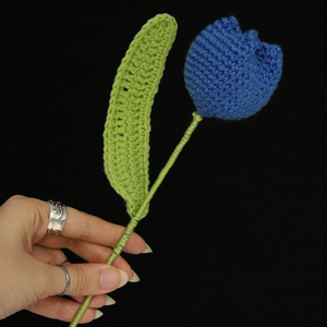 Lalele crosetate. Floare decorativa realizata manual. - casă & stil de viață - accesorii pentru decorat casa - decorațiuni de masă și decorațiuni pentru rafturi  - florării și grădini de sticle - Artynos.ro