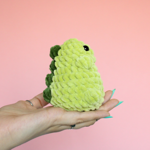 Jucarie din fir plusat - Dinozaur mic crosetat - jucării și echipamente pentru copii - plușuri - figurine de pluș - Artynos.ro