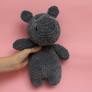 Jucarie din fir plusat - Hipopotam mare crosetat - jucării și echipamente pentru copii - plușuri - figurine de pluș - Artynos.ro