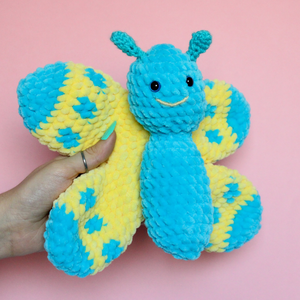 Jucarie din fir plusat - Fluture mare crosetat - jucării și echipamente pentru copii - plușuri - figurine de pluș - Artynos.ro