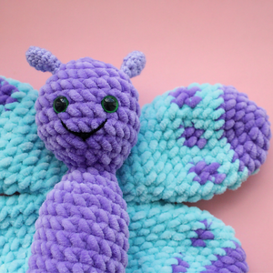 Jucarie din fir plusat - Fluture mare crosetat - jucării și echipamente pentru copii - plușuri - figurine de pluș - Artynos.ro