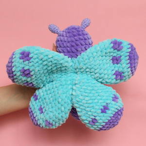 Jucarie din fir plusat - Fluture mare crosetat - jucării și echipamente pentru copii - plușuri - figurine de pluș - Artynos.ro