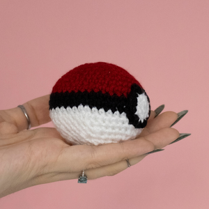 Jucarie pokeball -  crosetat  - jucării și echipamente pentru copii - plușuri - figurine de pluș - Artynos.ro