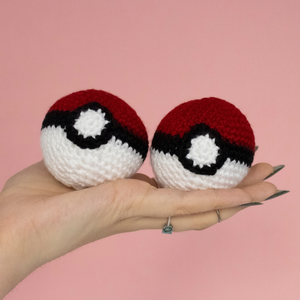 Jucarie pokeball -  crosetat , Jucării și echipamente pentru copii, Plușuri, Figurine de pluș, Împletitură, ARTYNOS