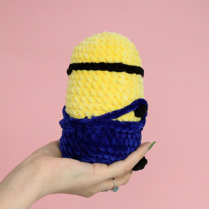 Jucarie din fir plusat - Minion crosetat  - jucării și echipamente pentru copii - plușuri - figurine de pluș - Artynos.ro
