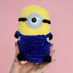Jucarie din fir plusat - Minion crosetat , Jucării și echipamente pentru copii, Plușuri, Figurine de pluș, Împletitură, ARTYNOS