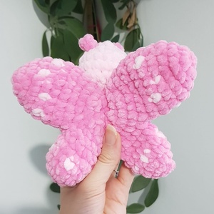 Jucarie din fir plusat - Fluture mediu crosetat - jucării și echipamente pentru copii - plușuri - figurine de pluș - Artynos.ro