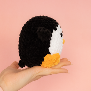 Jucarie din fir plusat - Pinguin negru - jucării și echipamente pentru copii - plușuri - figurine de pluș - Artynos.ro