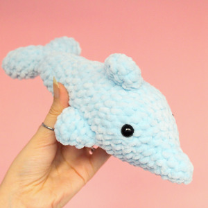 Jucarie din fir plusat - Delfin crosetat - jucării și echipamente pentru copii - plușuri - figurine de pluș - Artynos.ro