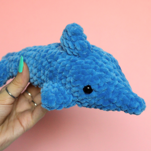 Jucarie din fir plusat - Delfin crosetat - jucării și echipamente pentru copii - plușuri - figurine de pluș - Artynos.ro