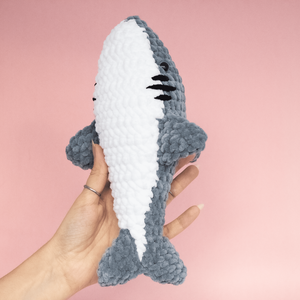 Jucarie din fir plusat - Rechin crosetat - jucării și echipamente pentru copii - plușuri - figurine de pluș - Artynos.ro