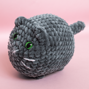 Jucarie din fir plusat - Pisica Russian blue medie crosetata - Artynos.ro